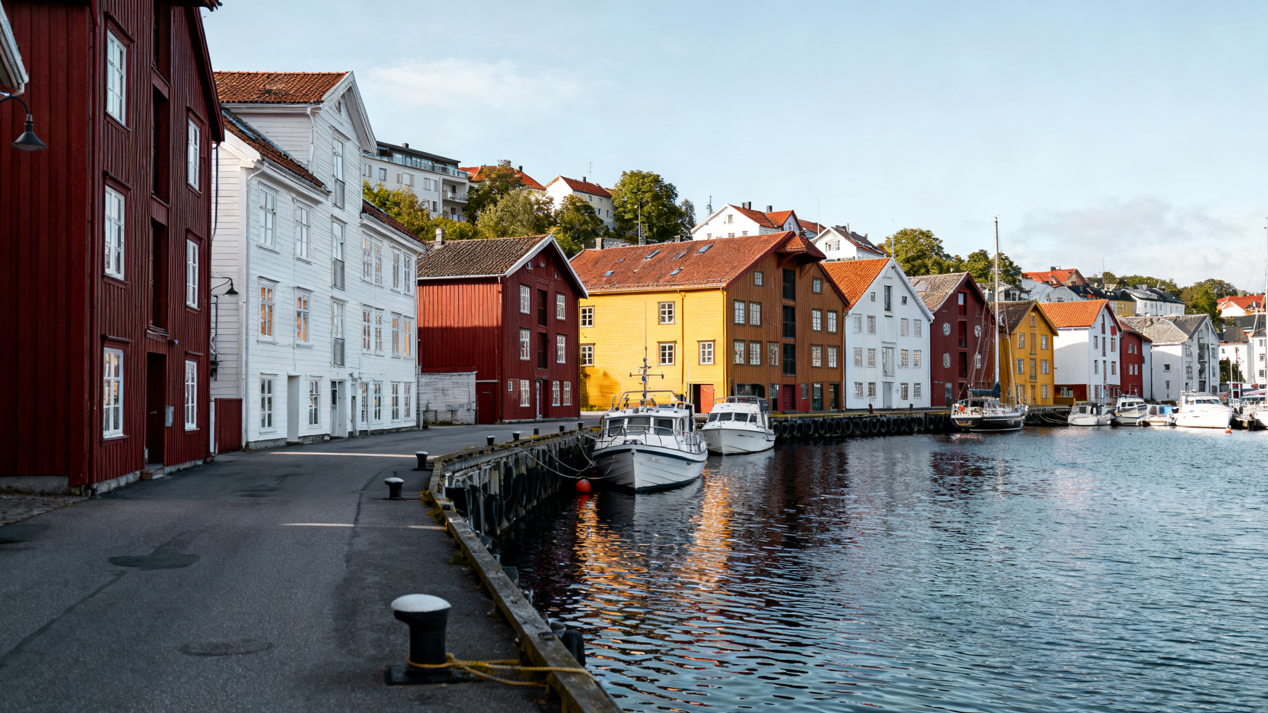 Tønsberg old town harbor boats colorful houses