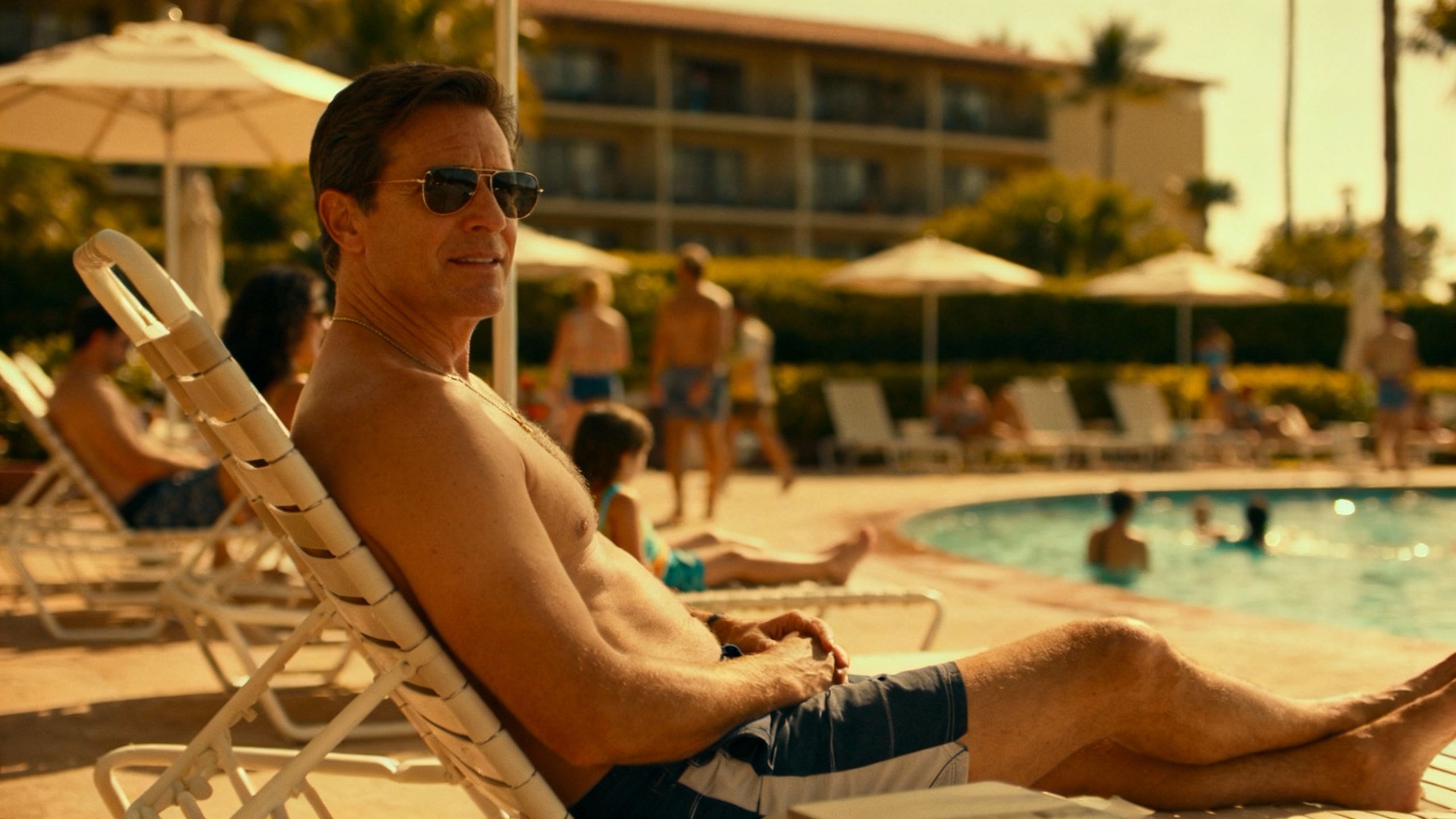 hotel pool lounge chairs