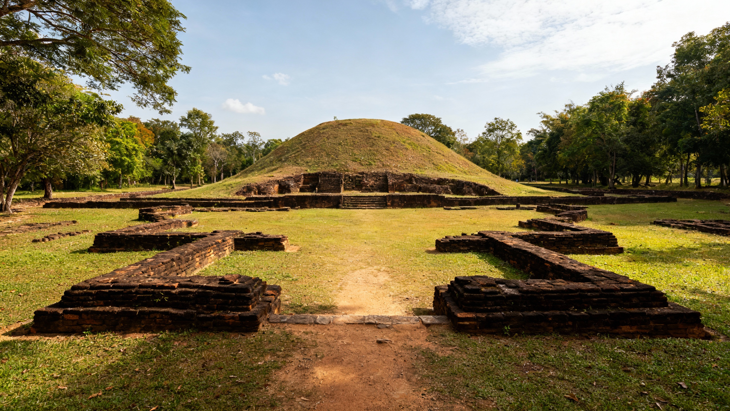 Noen U-Loke Thailand Iron Age mound ruins
