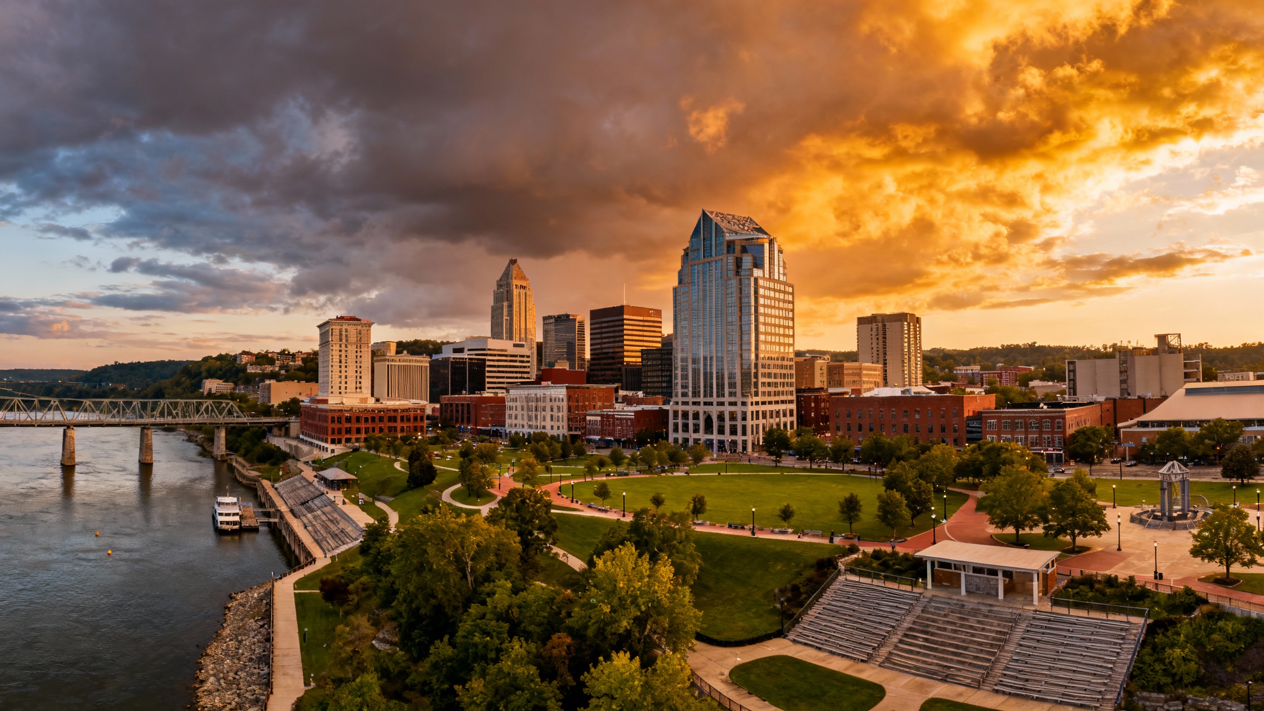 Chattanooga, Tennessee riverfront and cityscape