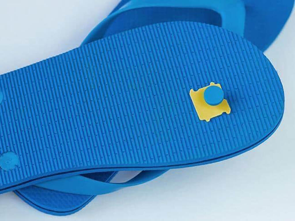 Carry a Bread Clip to Fix Your Flip-Flops