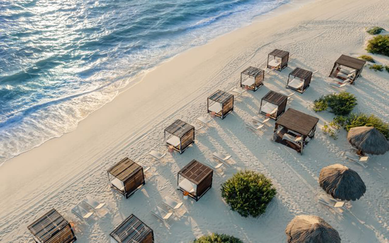 Atelier Playa Mujeres: Spacious Suites and Vibrant Dining