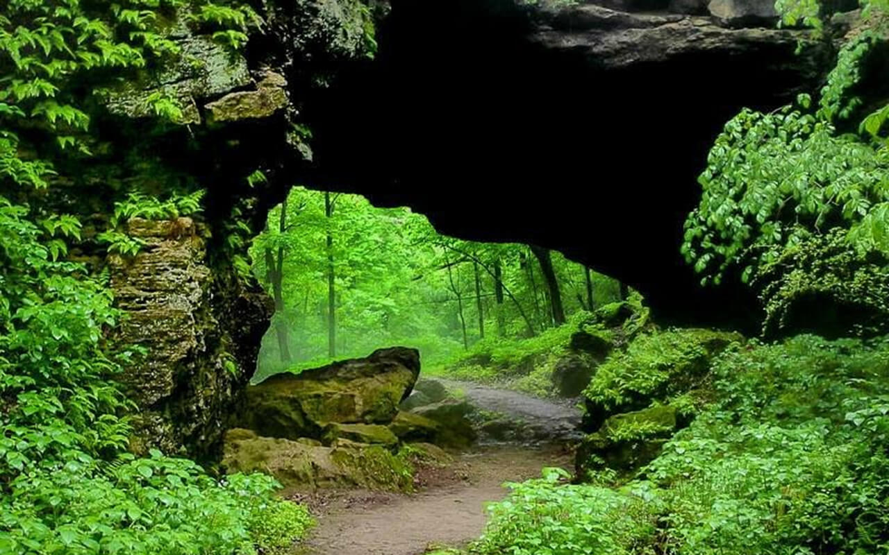 Iowa: Venture into the Maquoketa Caves State Park