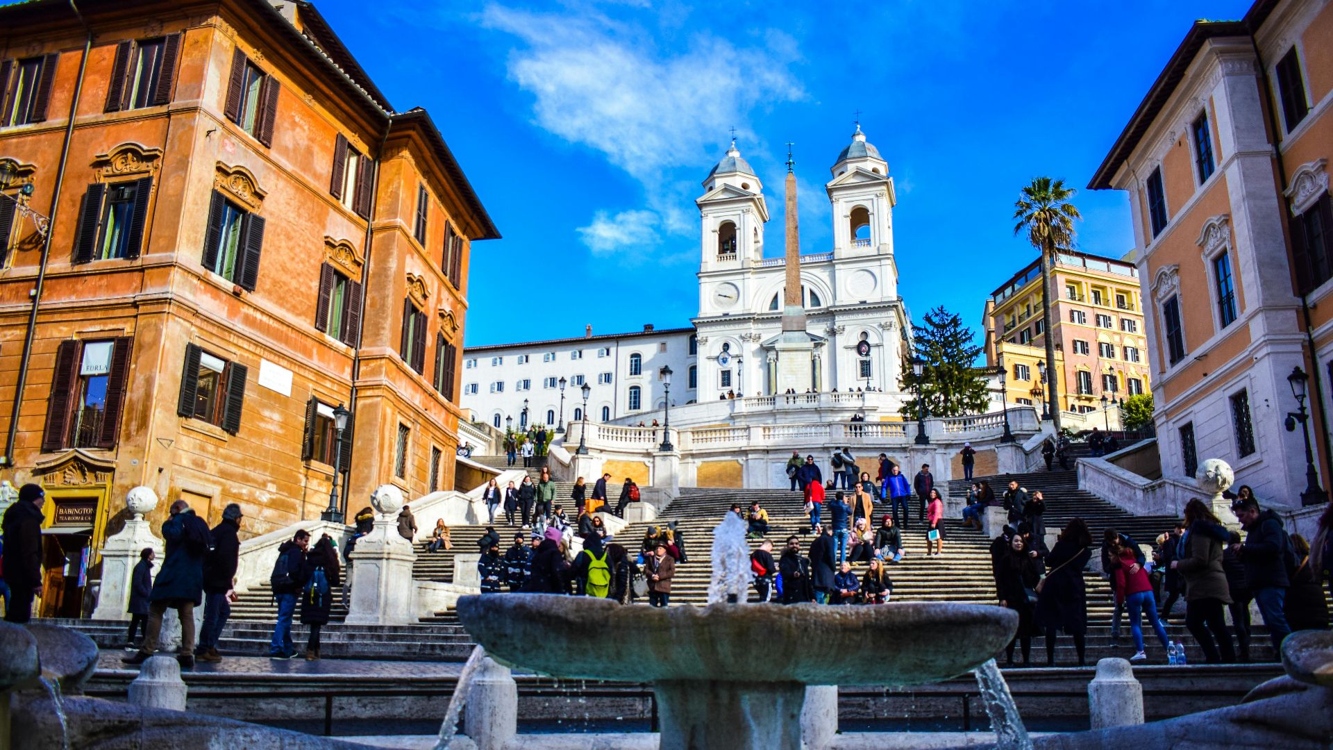 The City Everyone Loves but Endures Endless Queues