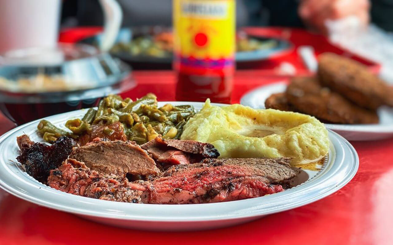 Arnold’s Country Kitchen: Nashville’s Meat-and-Three Pioneer