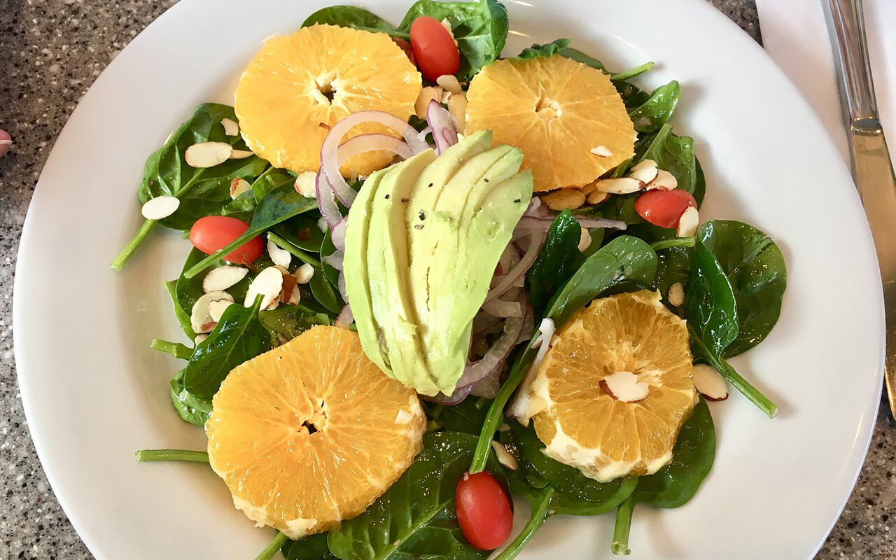 Pineapples Island Fresh Cuisine in Downtown Hilo, Hawaii