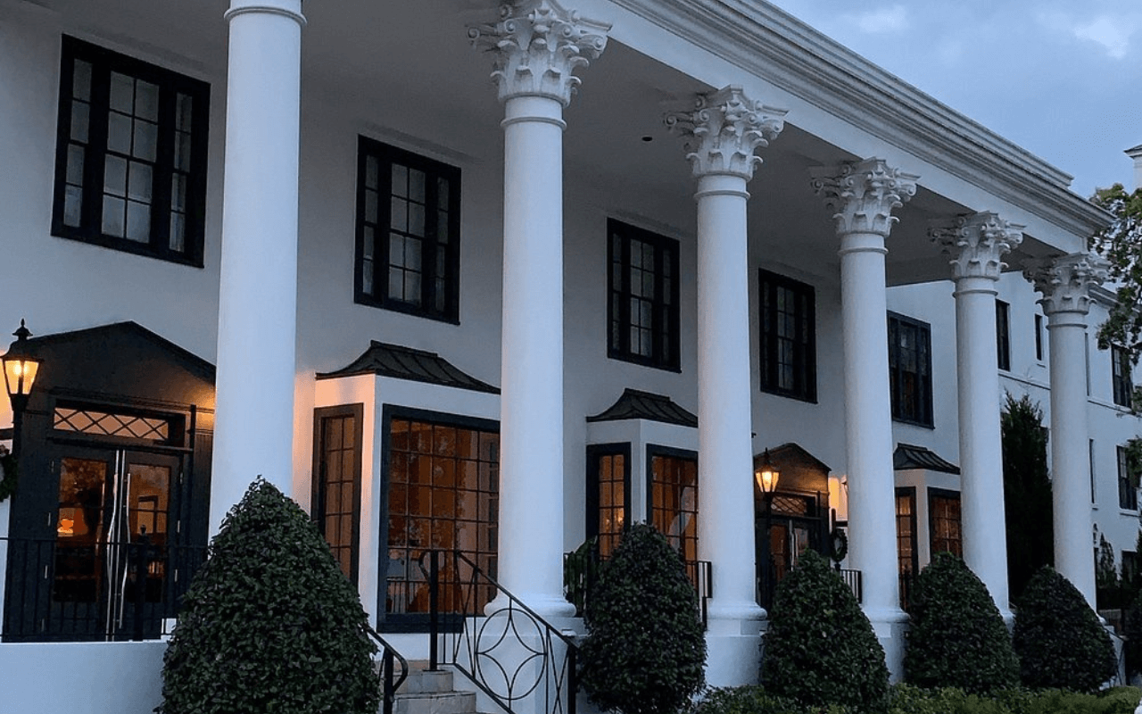 Mississippi’s White House Hotel: Historic Beachside Elegance