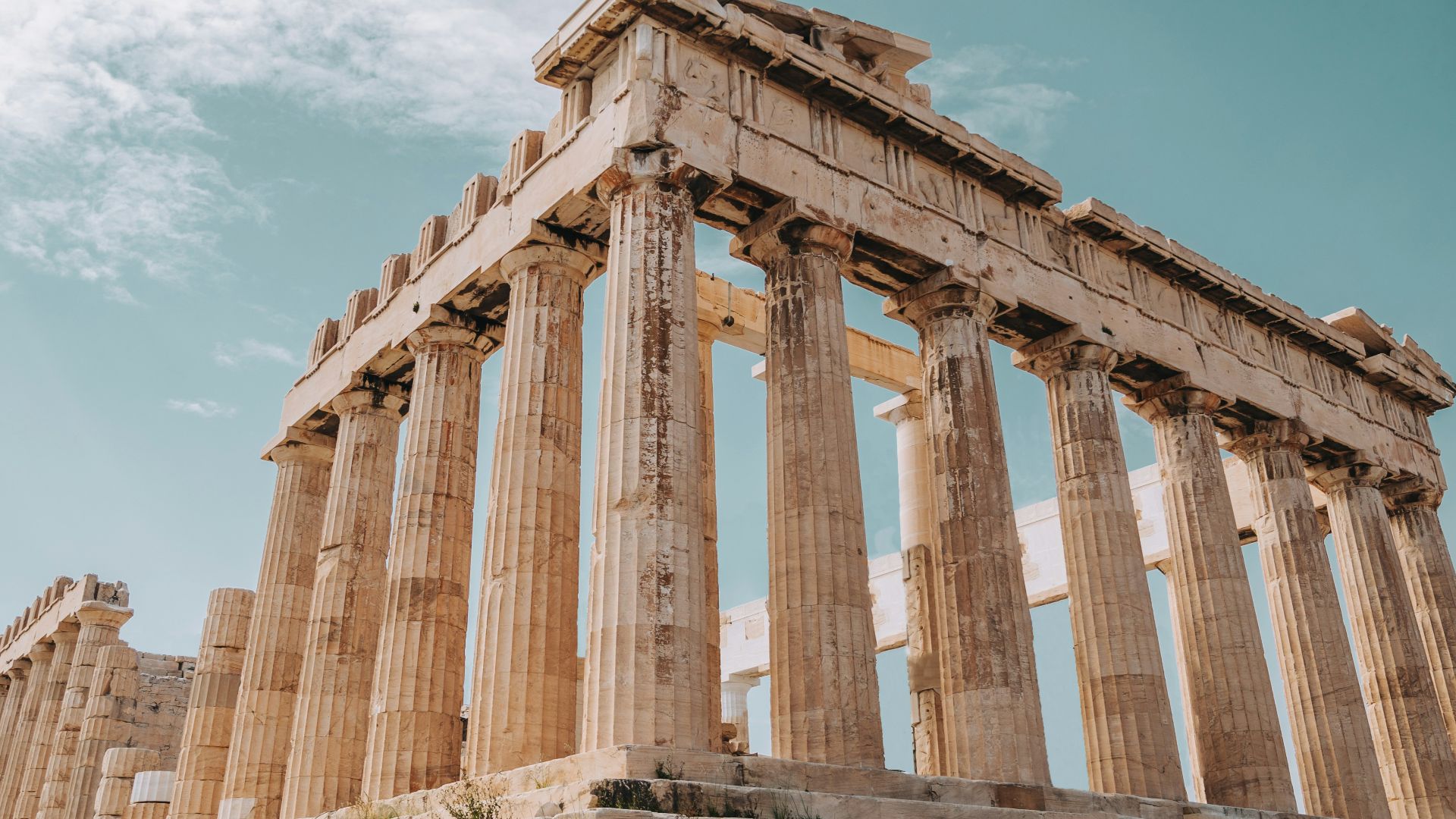 Athens: Historic Wonders Amid Noise and Disorder