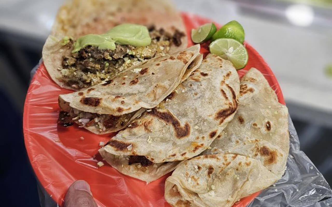 Tacos La Carreta: Savoring Mazatlán-Style Steak Tacos