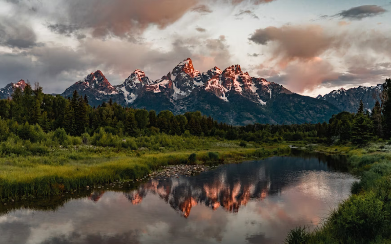 Grand Teton: Majestic Peaks with Mountain Wildlife Risks
