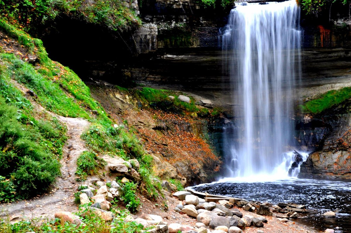 Experience the Natural Beauty of Minnehaha Falls in Minneapolis, Minnesota