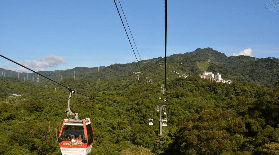 Maokong Gondola and Zip Line Adventure in Taipei, Taiwan
