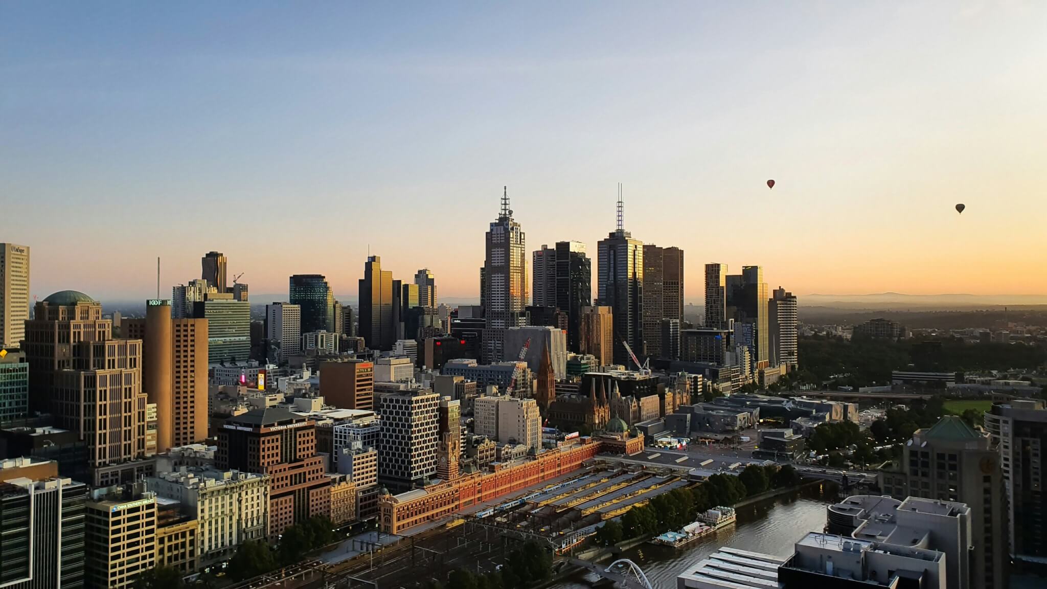 Discover Melbourne’s Artistic Spirit and Coastal Adventures