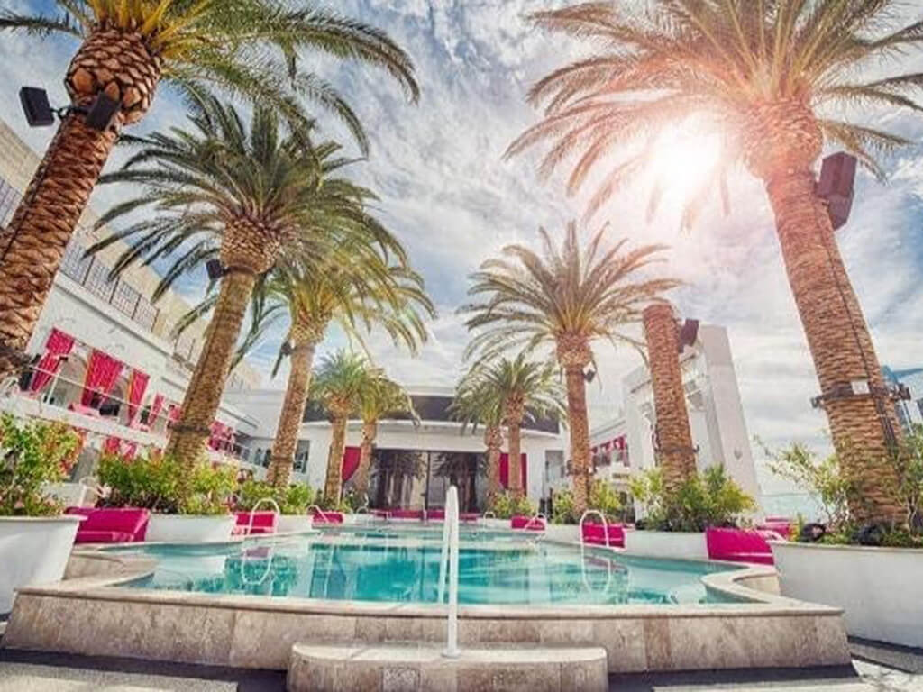 Store Wet Swimsuits in an Ice Bucket Bag