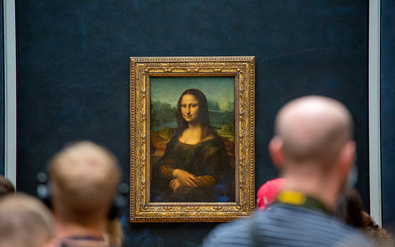 The Mona Lisa’s Crowded Display