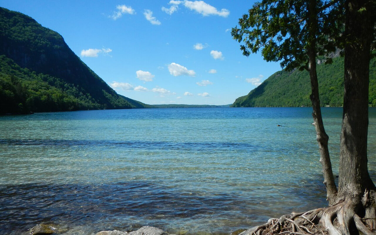 Vermont: Find Peace by the Scenic Lake Willoughby