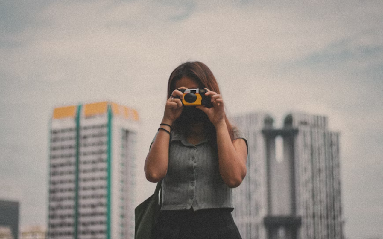 Think Twice Before Handing Your Camera to Strangers