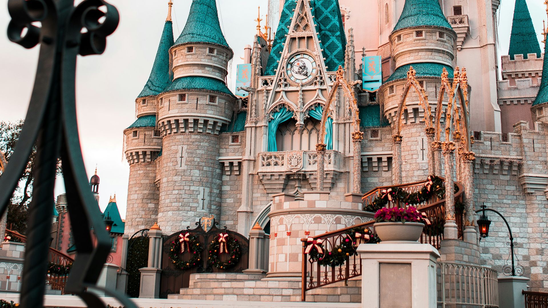 Gather Complimentary Souvenirs to Remember Your Trip