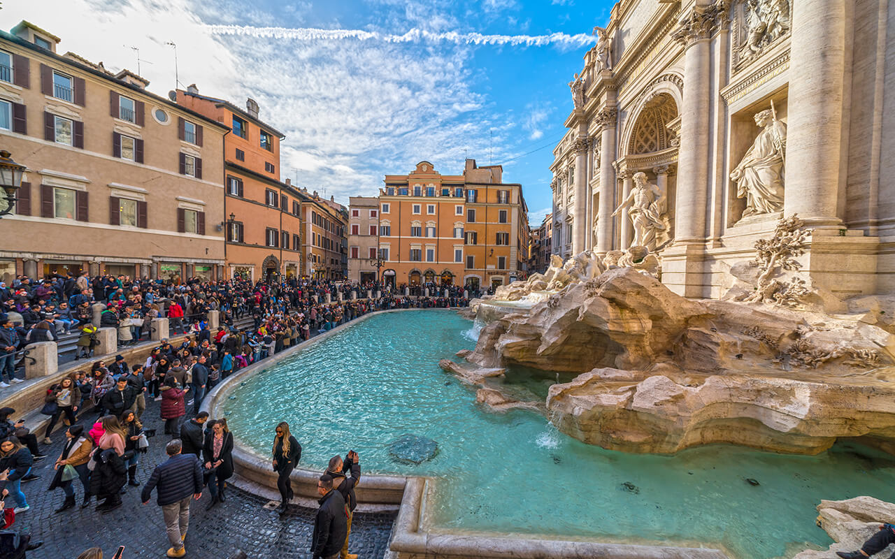 Trevi Fountain’s Beauty Lost in the Crowd