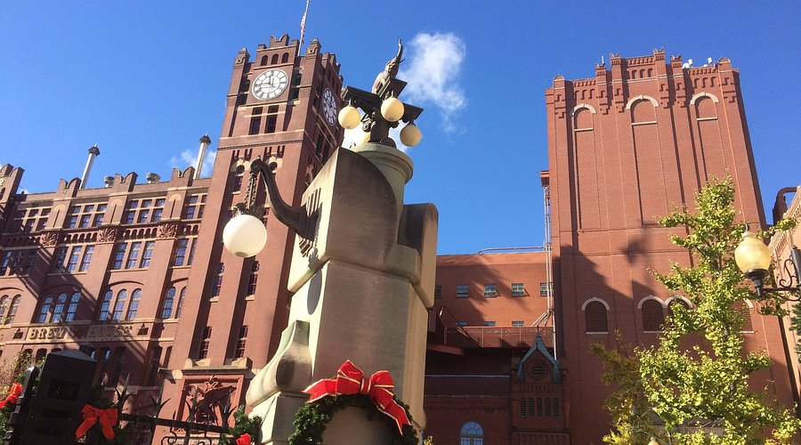 Tour St. Louis’ Historic Anheuser-Busch Brewery for Free in Missouri