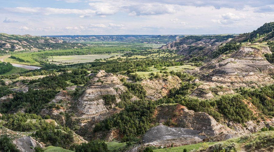 View Spectacular Vistas at Theodore Roosevelt National Park’s Free Overlooks in North Dakota