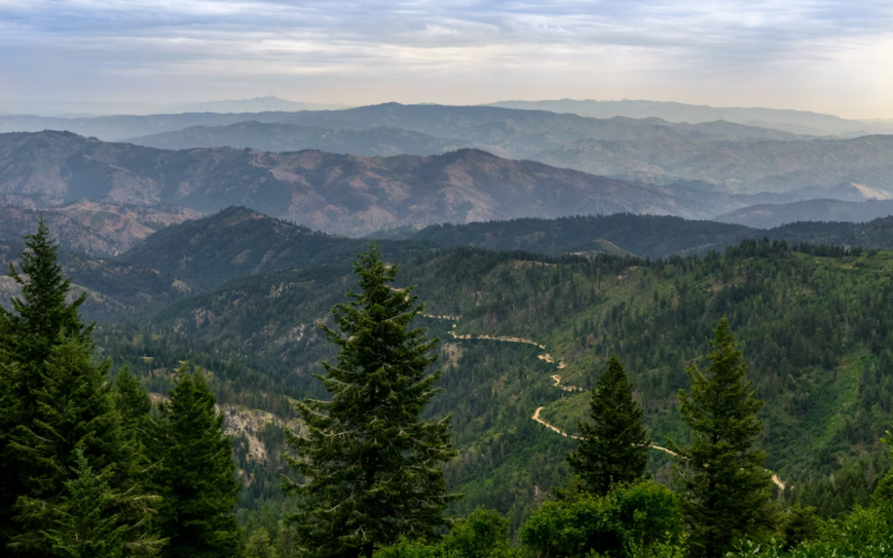 Great Smoky Mountains: Challenging Roads and Water Hazards