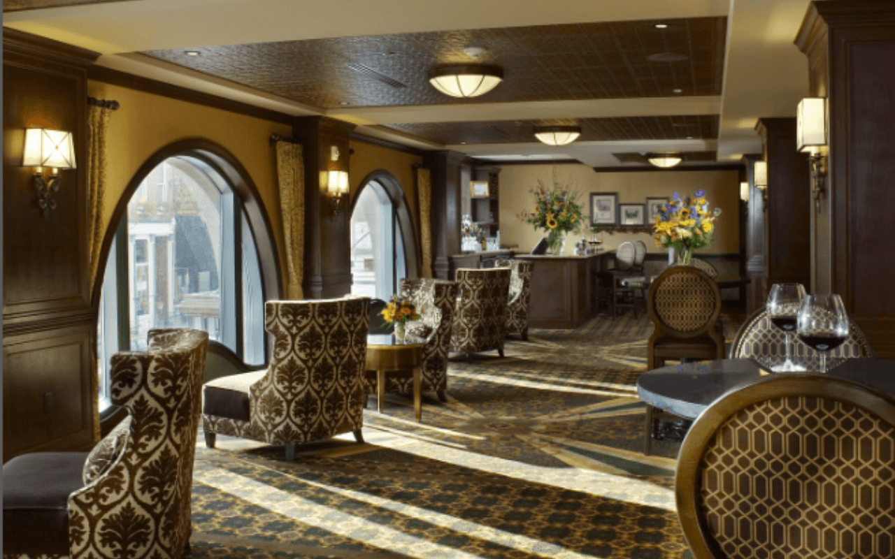 Hotel Julien Dubuque: Iowa’s Historic Haven with a Mobster Legend