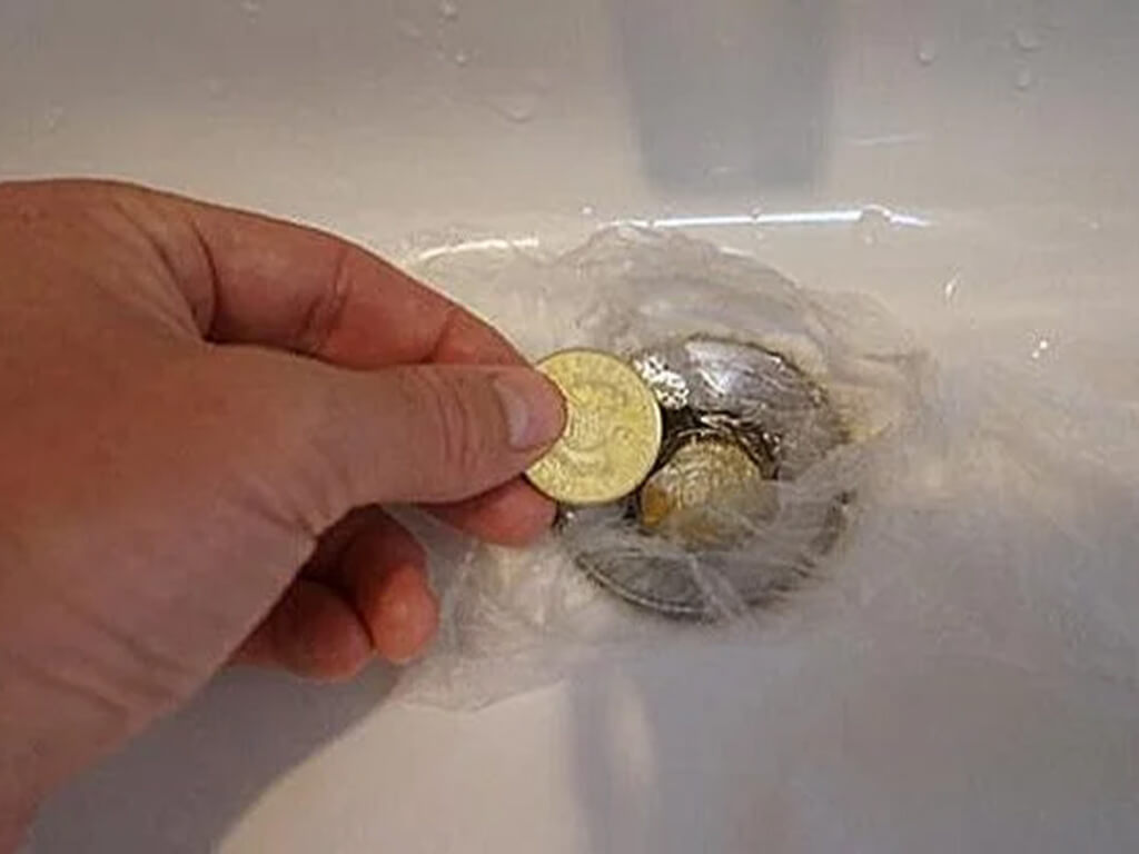 Seal a Bathtub Drain Using Coins and a Plastic Bag