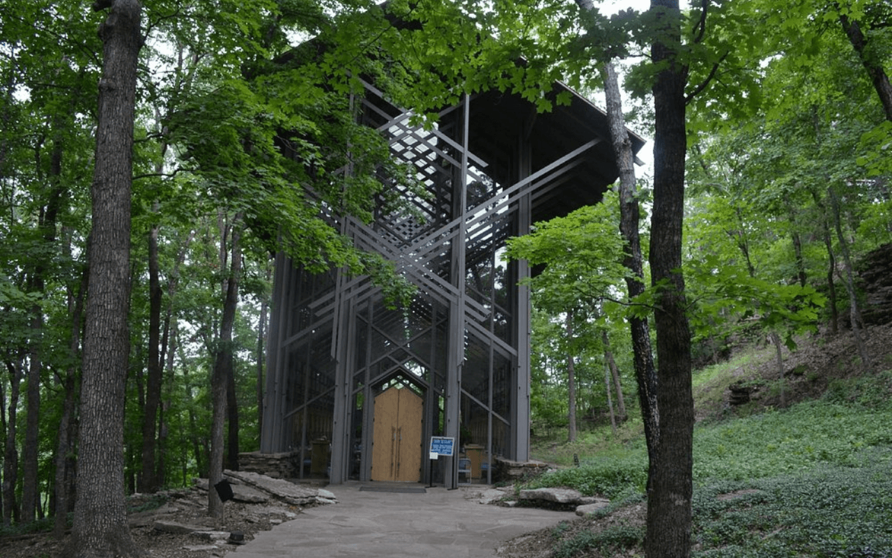 Arkansas’ Thorncrown Chapel: Nature’s Glass Sanctuary