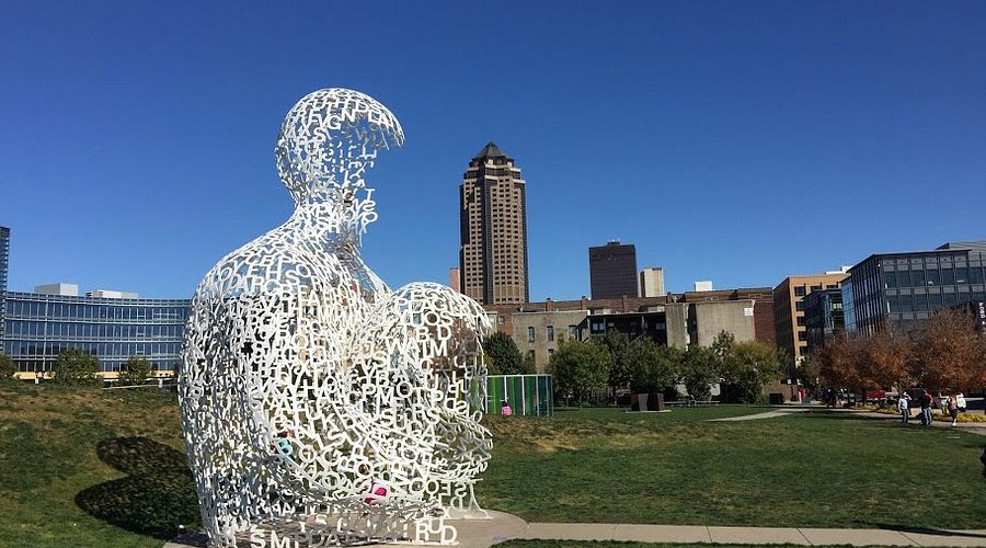 Discover the Artistic Wonders of Pappajohn Sculpture Park in Des Moines, Iowa