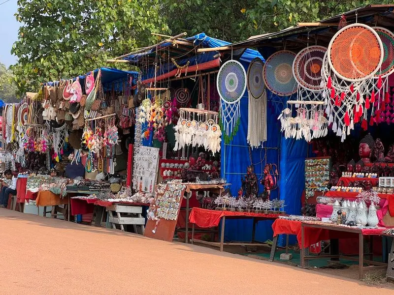Why Buying Souvenirs in Tourist Hotspots Drains Your Budget