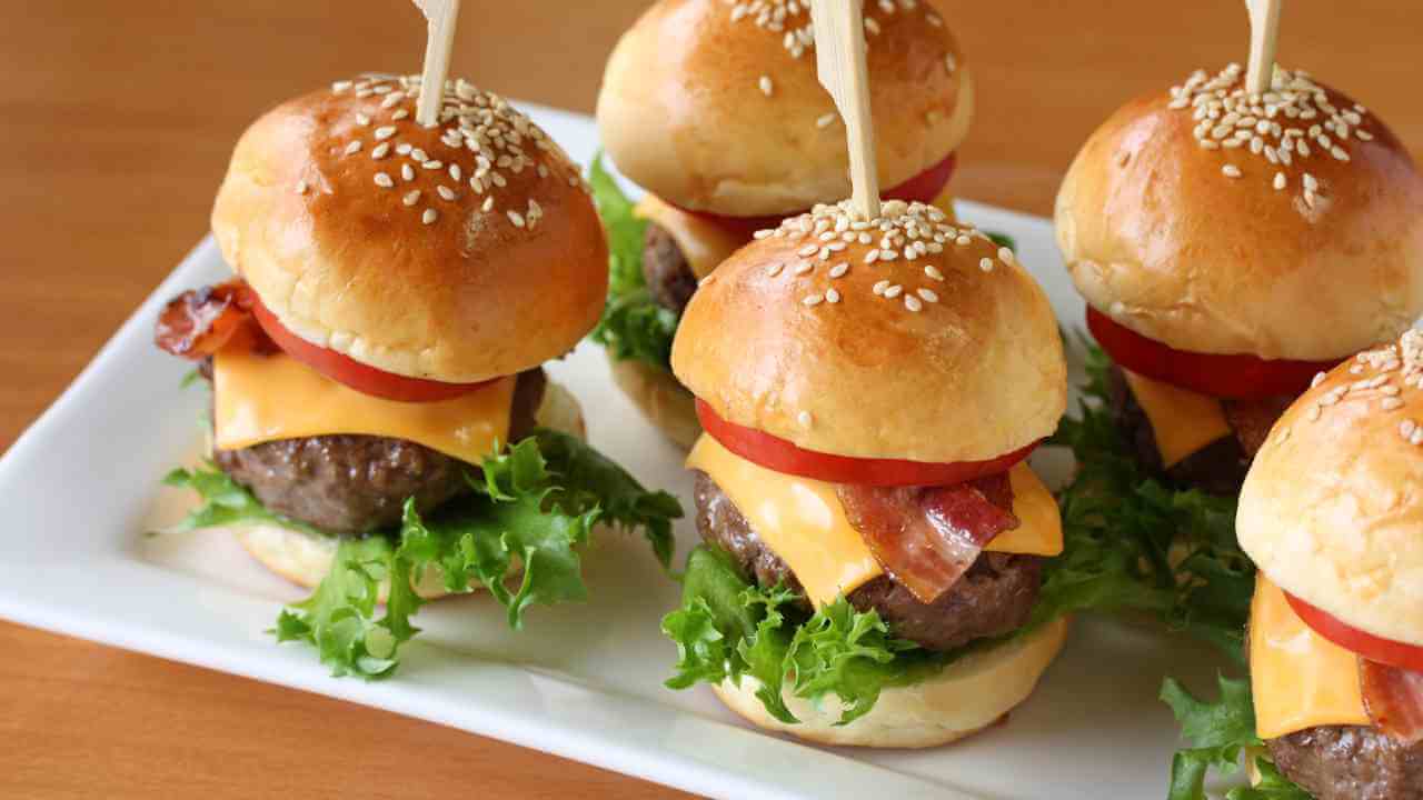 Savor a Classic Cruise Burger