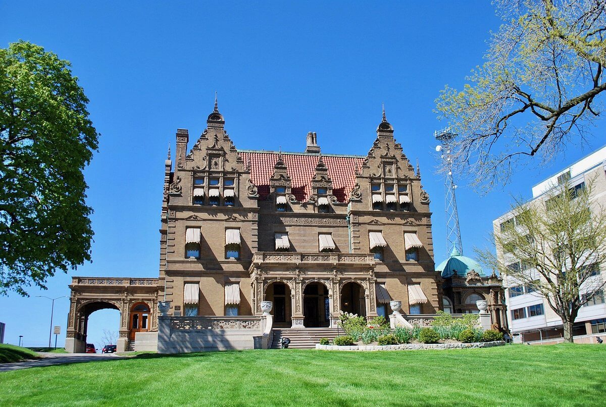 Wisconsin’s Elegant Pabst Mansion