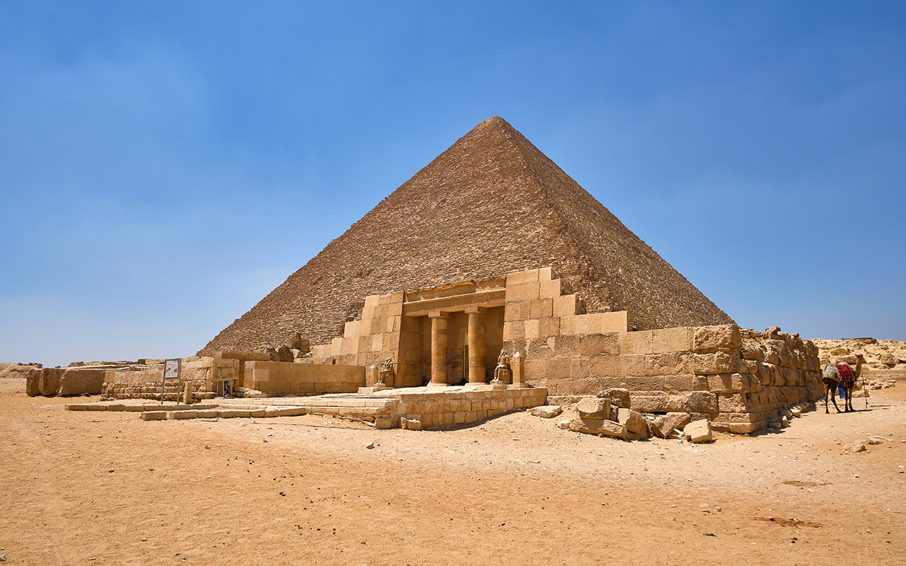 The Tough Trek to the Pyramids of Giza