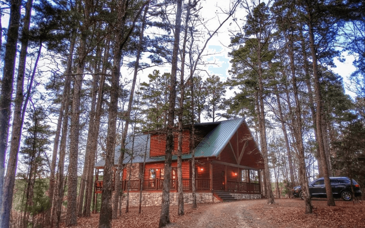 Oklahoma’s River’s Edge Cottages: Cozy Seclusion Amidst Nature