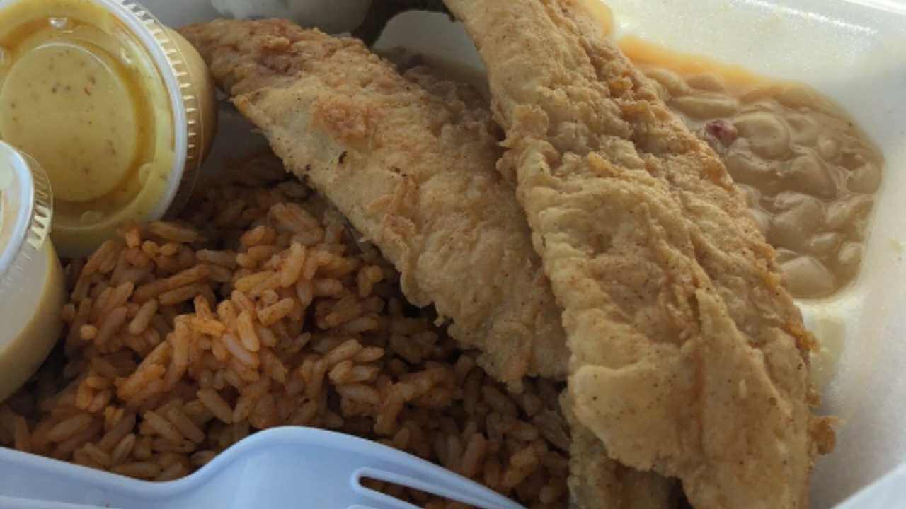 South Carolina’s Coastal Favorite: Dave’s Fried Shrimp Sandwich