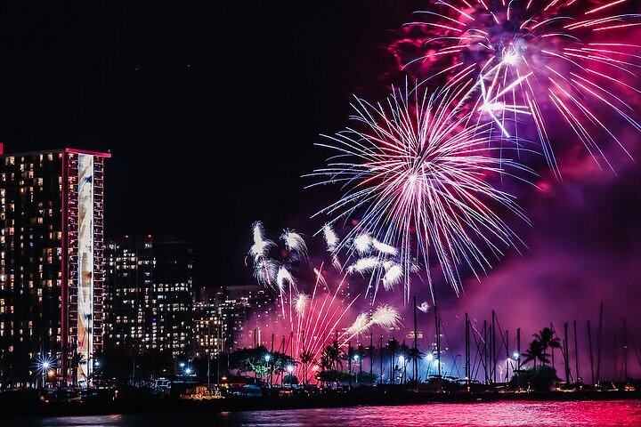 Enjoy the Free Friday Night Fireworks Show in Waikiki, Hawaii