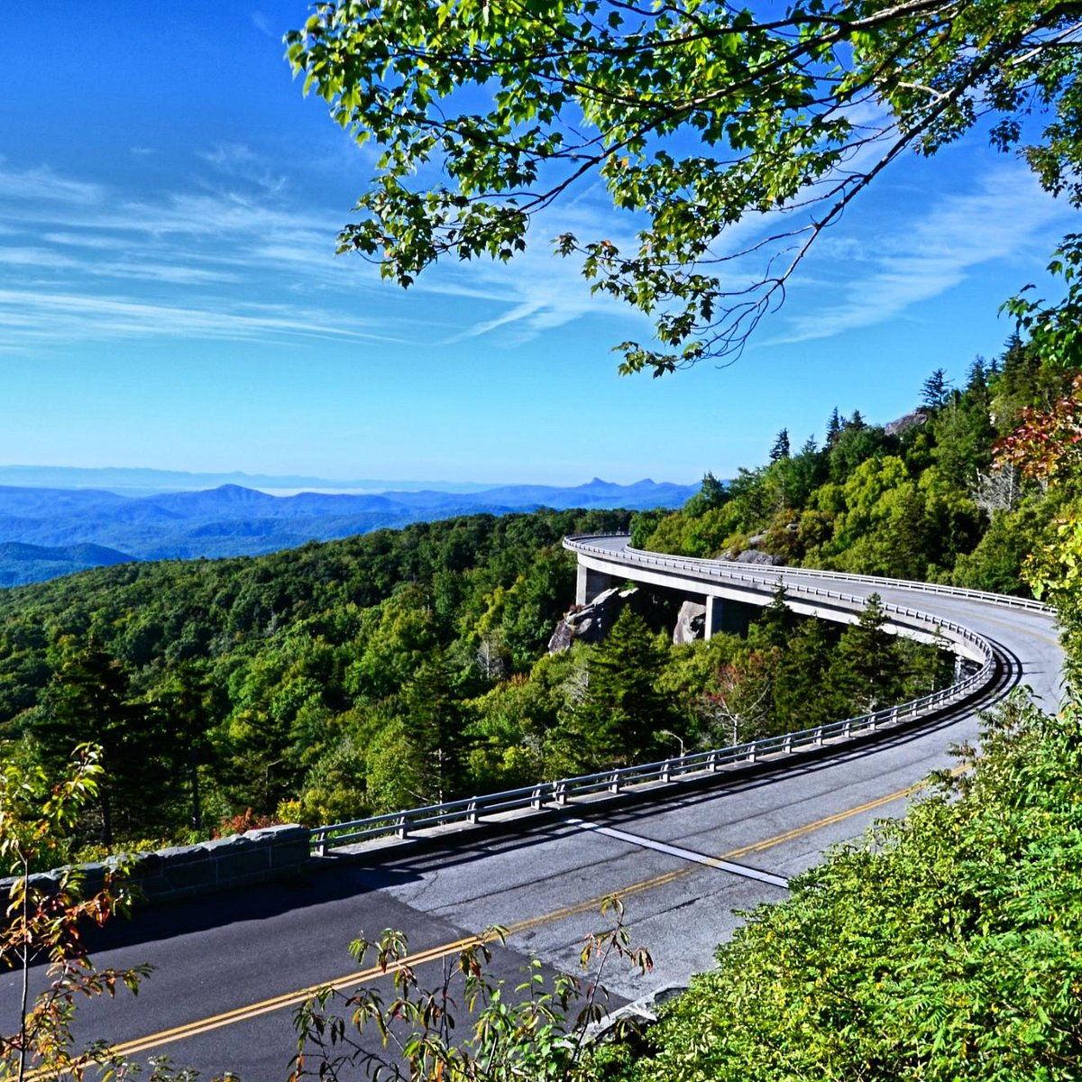 Drive the Blue Ridge Parkway and Enjoy Stunning Appalachian Views in North Carolina