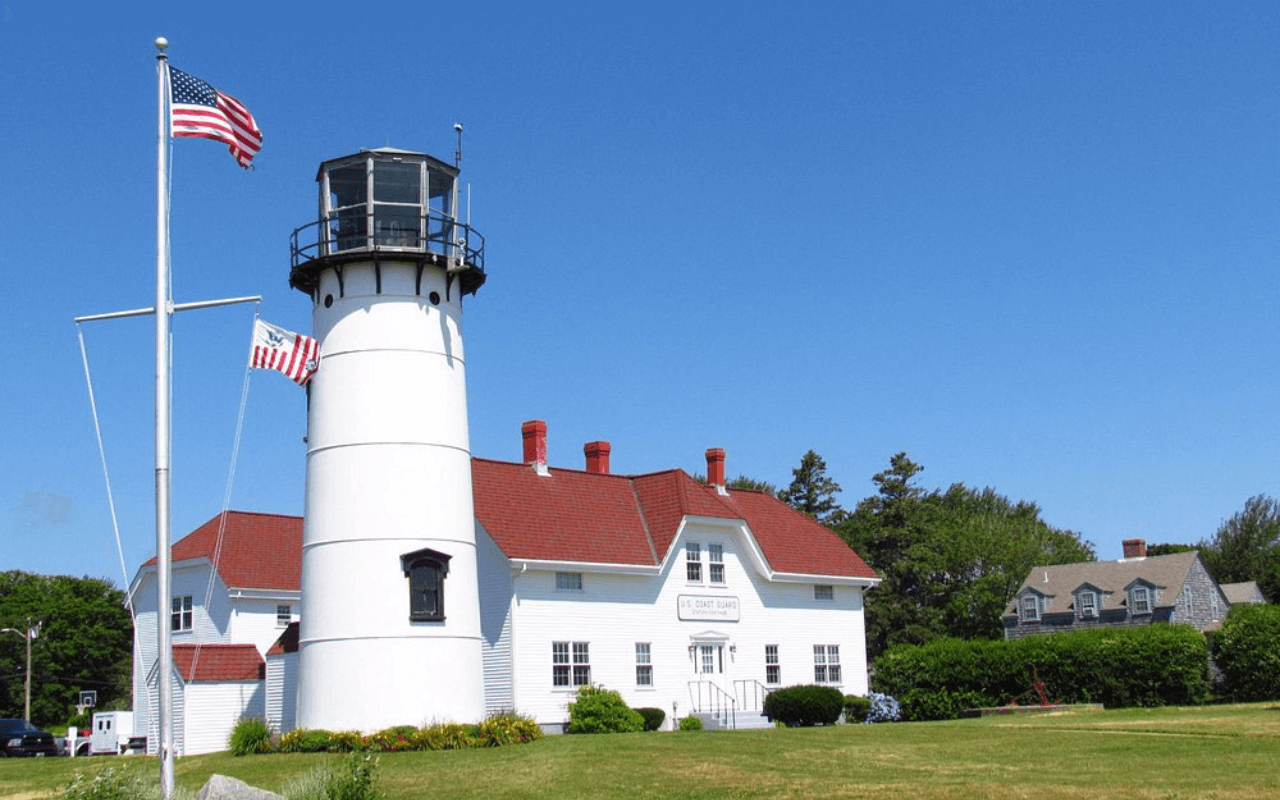 Cape Cod’s Chatham Lighthouse: Historic Charm and Coastal Dining