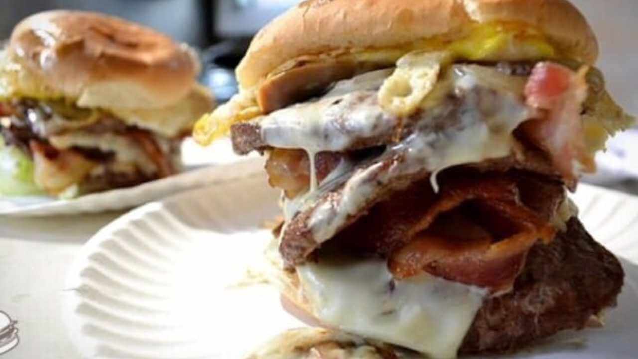 Rhode Island’s Late-Night Hit: Dynamite Sandwich at Haven Brothers Diner