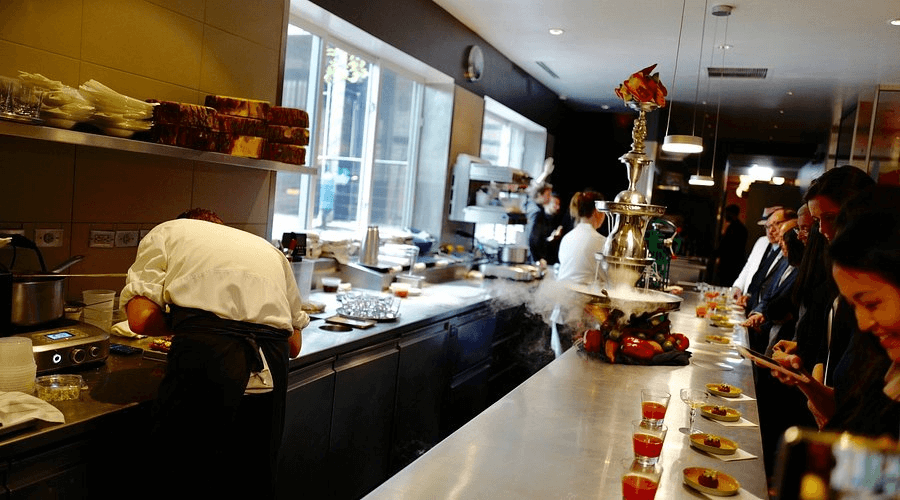 Alinea’s Innovative Molecular Gastronomy in Chicago