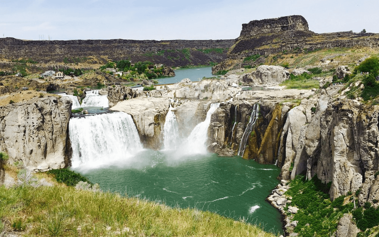 Idaho’s Shoshone Falls: Majestic Waterfall Romance