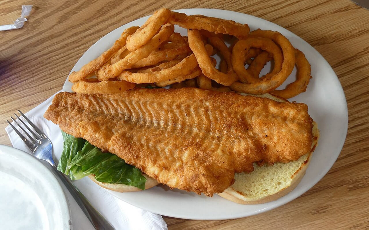 Warren’s Waterfront Restaurant in Bucksport, Maine