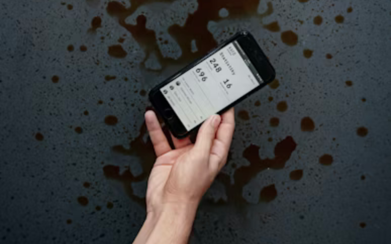 Avoid Picking Up Lost Phones or Wallets on the Street