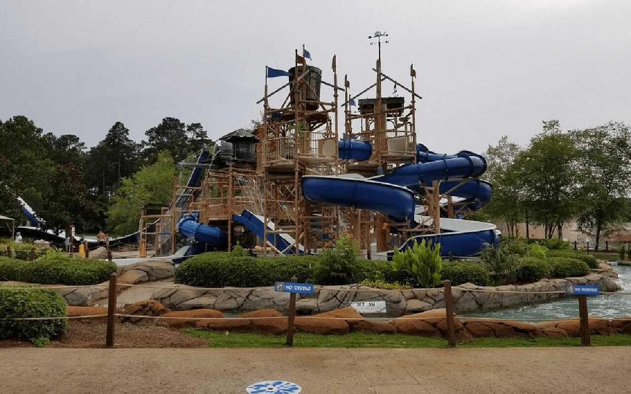 Geyser Falls Water Theme Park in Choctaw, Mississippi